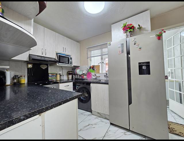 2 BEDROOM TOWNHOUSE FOR SALE IN RIDGEWAY